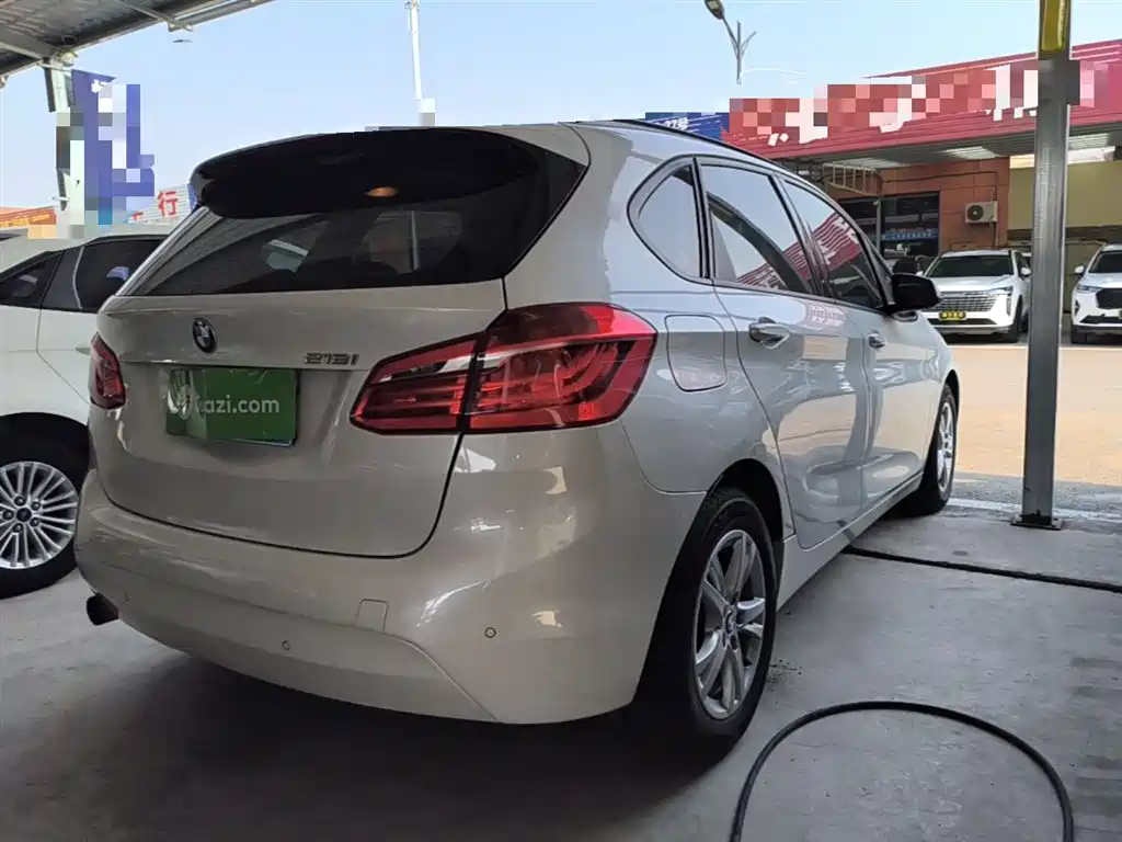 BMW 2 Series Touring 2016 218i Leading фото 7