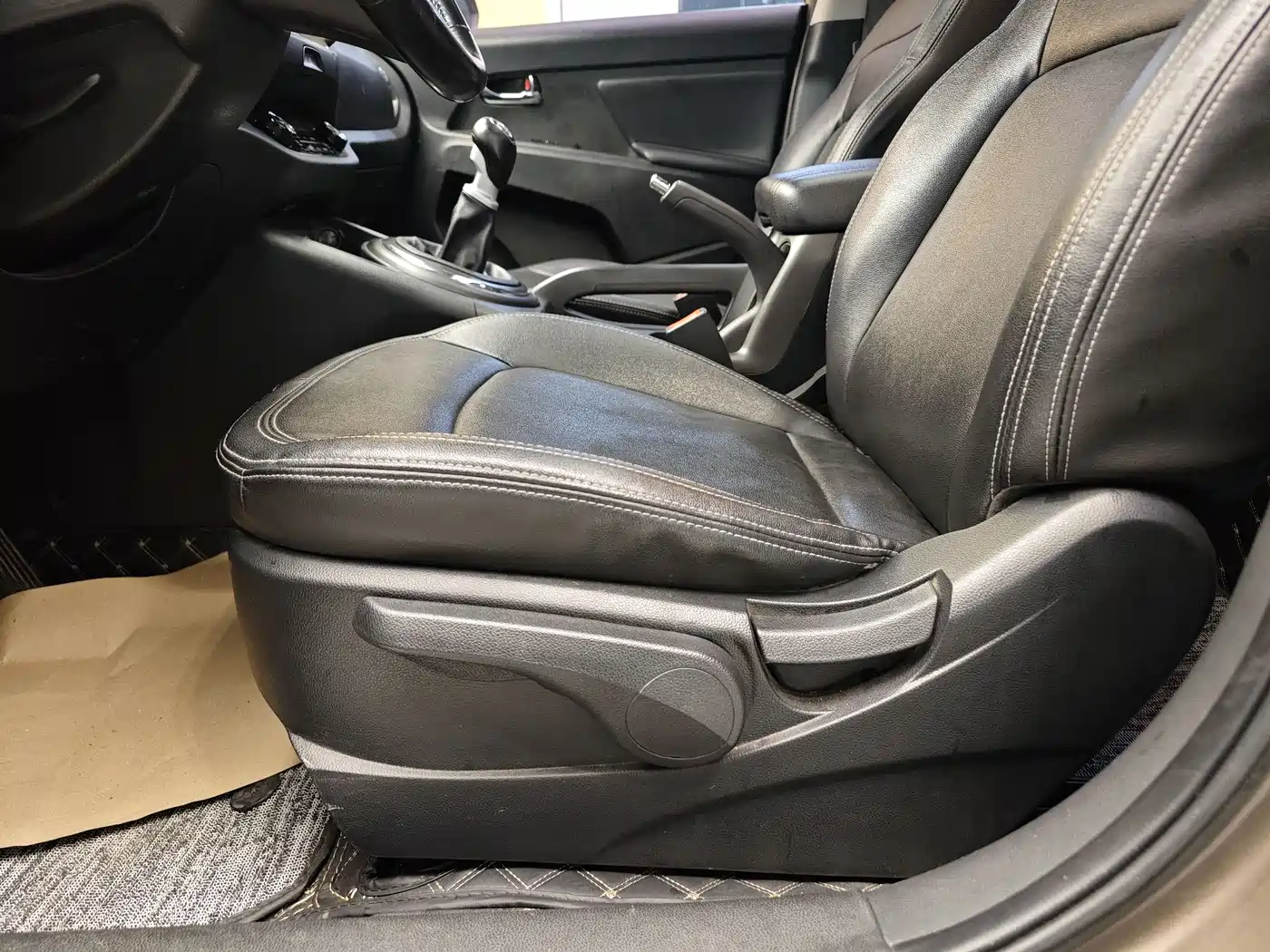 Kia Sportage 2014 2.0L Manual 2WD GLS Edition фото 10