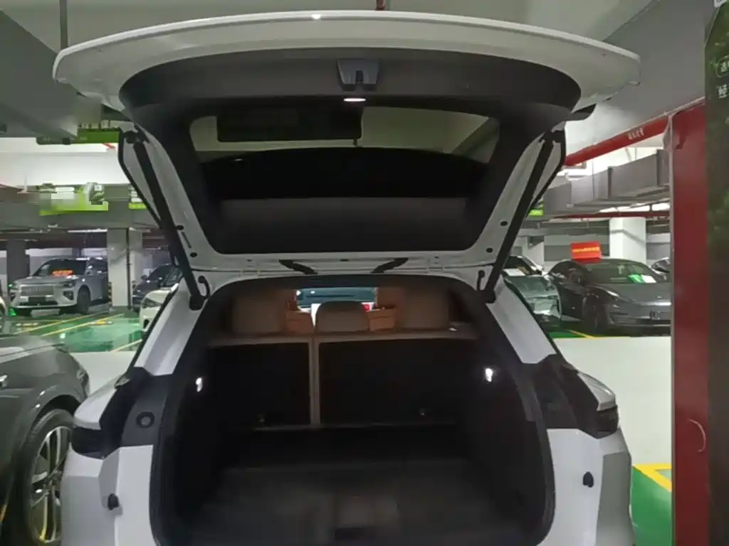 Li Auto i6 2026 2025 2WD Base Model