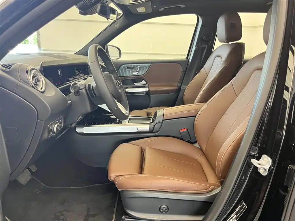 Mercedes-Benz GLB 2025 Model GLB 220 Fashion Style фото 5