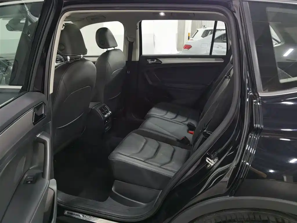 Volkswagen Tiguan L 2021 330TSI Automatic 2WD Smart фото 15
