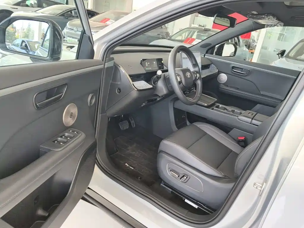 Фото 16 - Toyota bZ3X