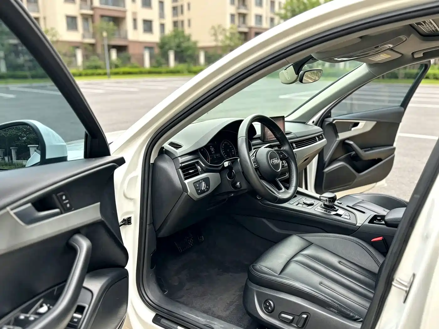 Фото 5 - Audi A4L