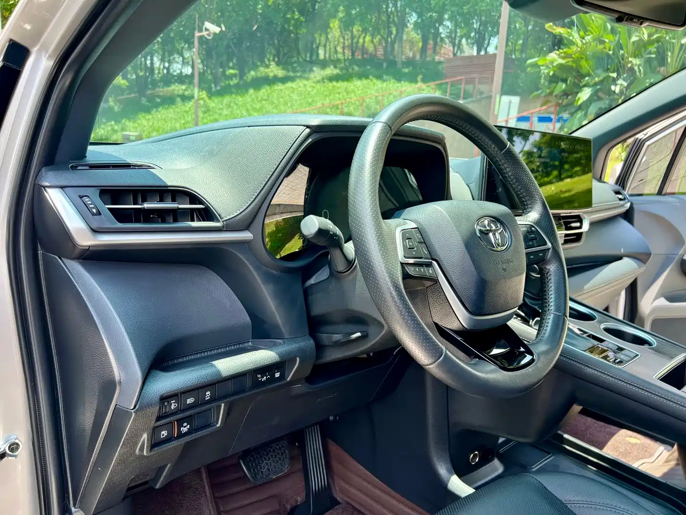Toyota Sienna 2021 2.5L Hybrid Ultimate Edition фото 7