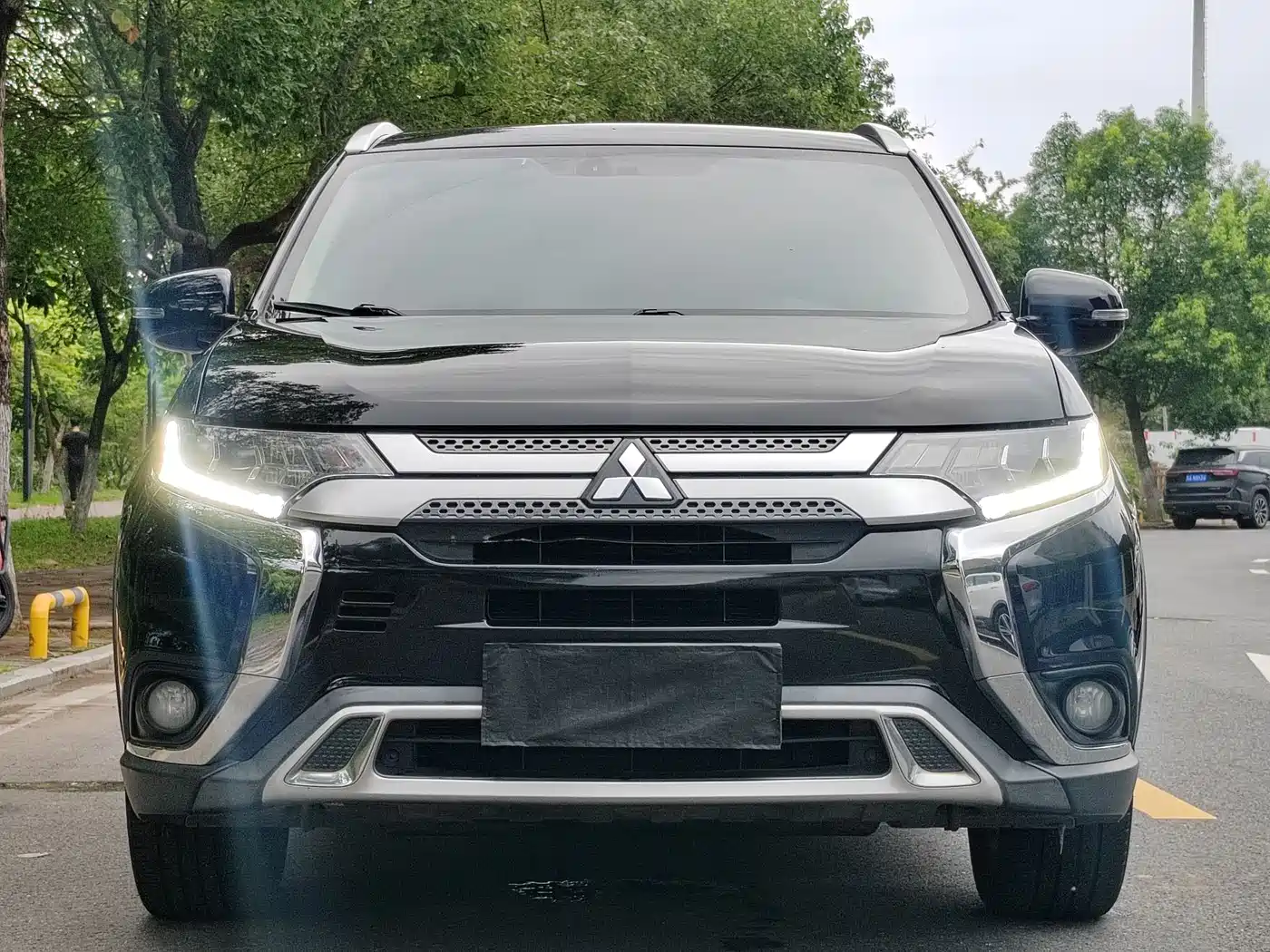 Mitsubishi Outlander 2019 2.4L 4WD Deluxe Edition 5-Seater China VI фото 2