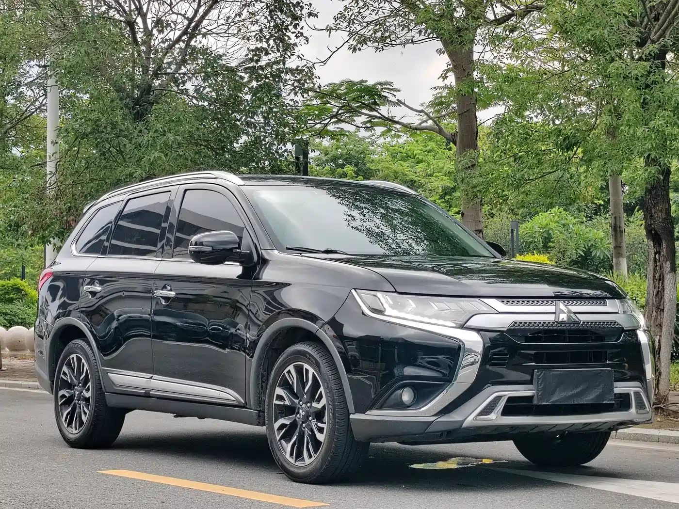 Mitsubishi Outlander 2019 2.4L 4WD Deluxe Edition 5-Seater China VI фото 3