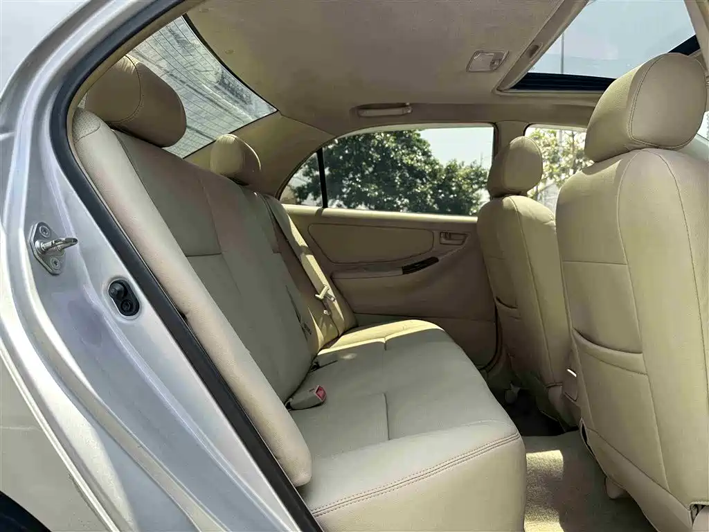 Toyota Corolla 2013 1.6L Automatic Luxury фото 18