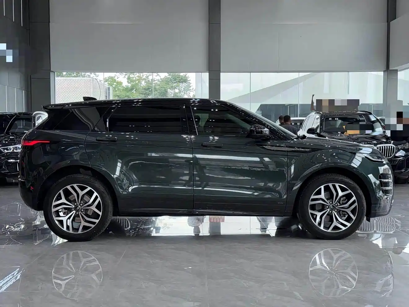 Land Rover Range Rover Evoque 2022 Range Rover Evoque L 249PS R-Dynamic Luxury Edition фото 3