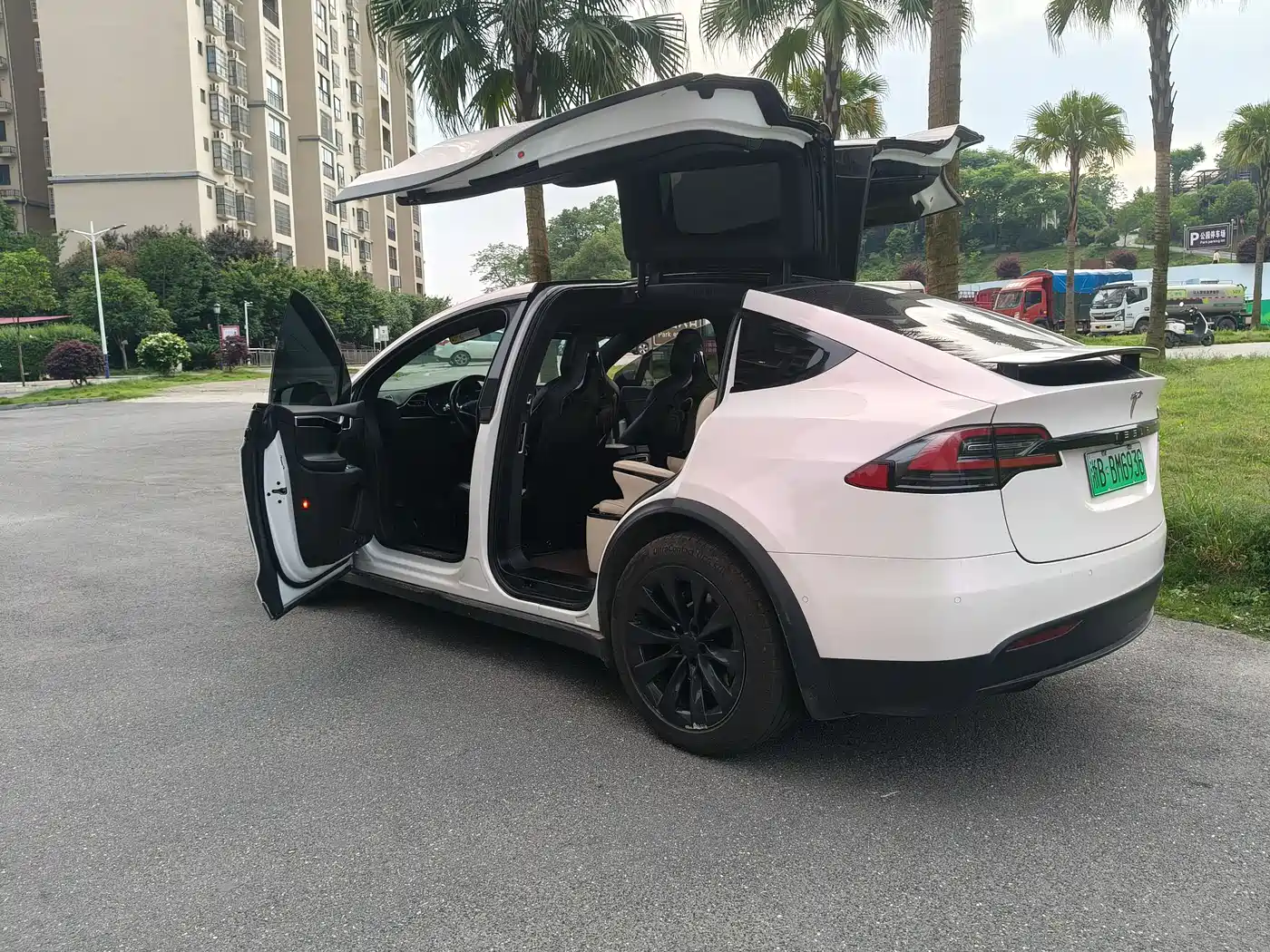 TESLA MODEL X