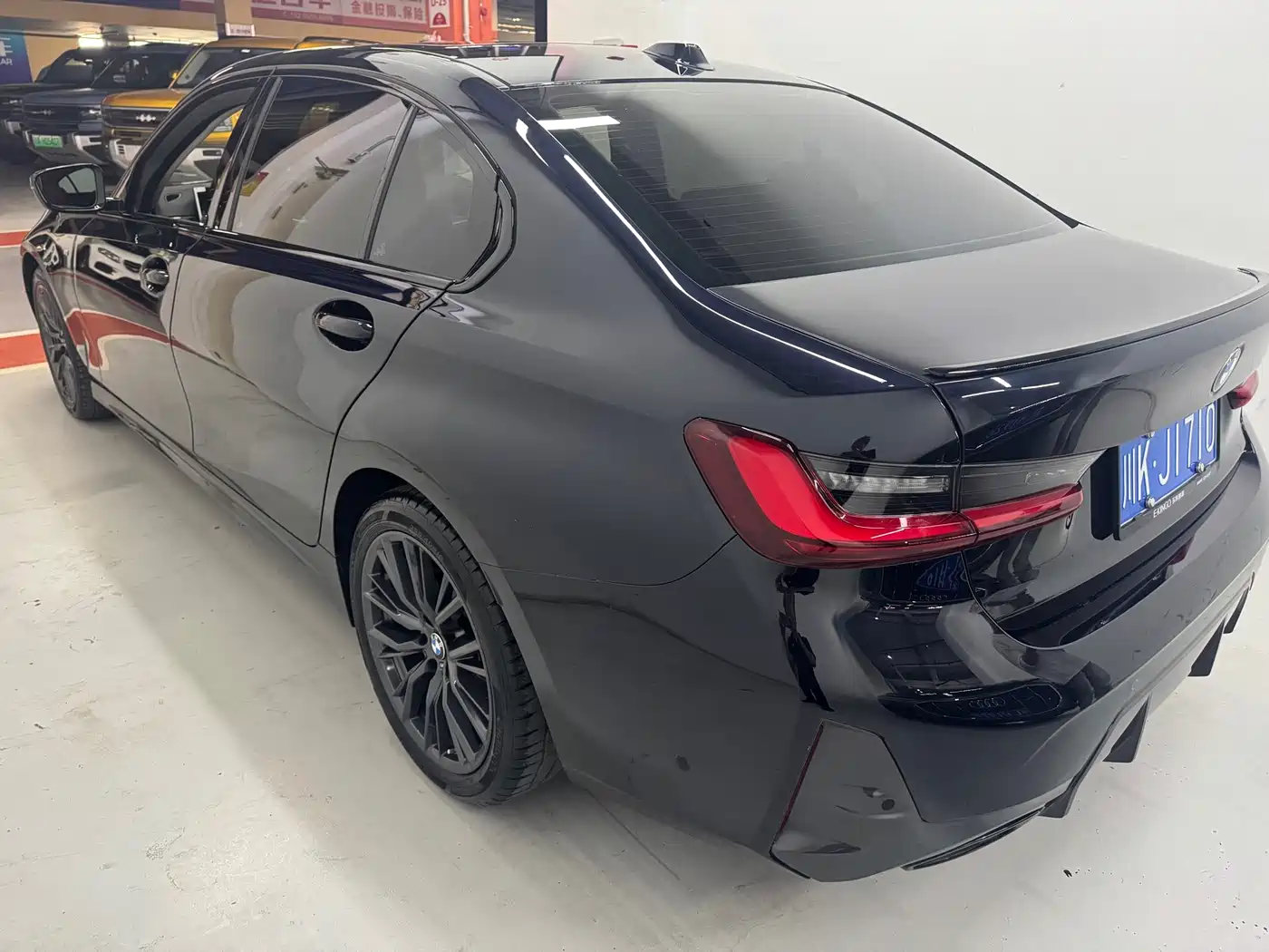 BMW 3 Series 2024 325i M Sport Shadowline Package фото 6