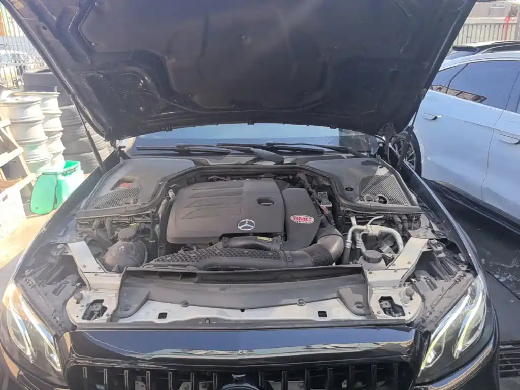 Фото 20 - Mercedes-Benz E-Class