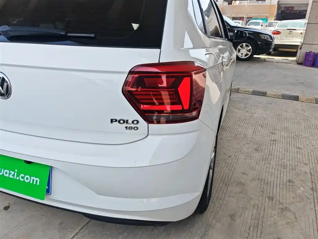 Volkswagen Polo 2019 Plus 1.5L Automatic Panorama Enjoyment Edition фото 8