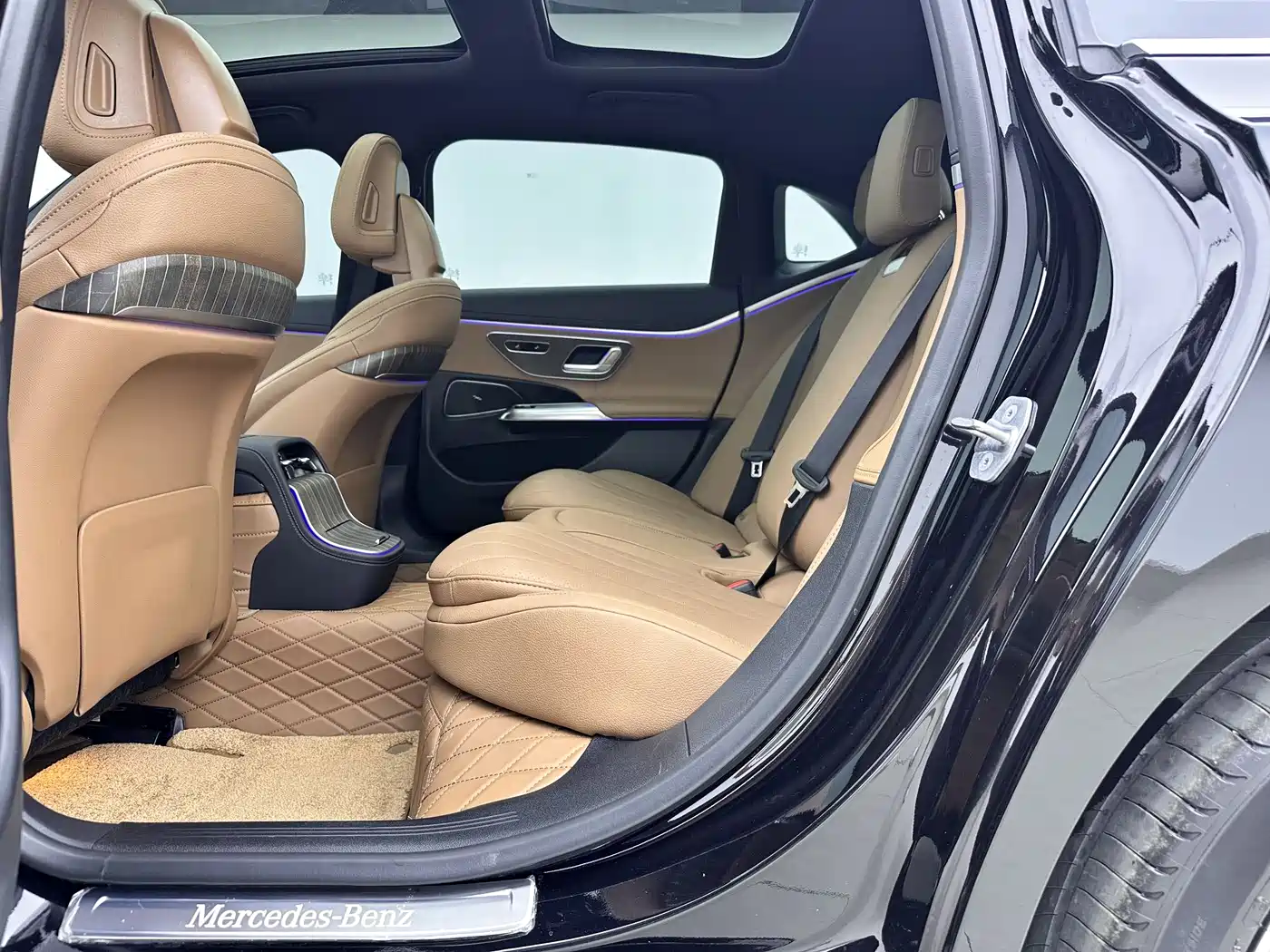 Mercedes-Benz E-Class 2025 E 300 L Fashion фото 6