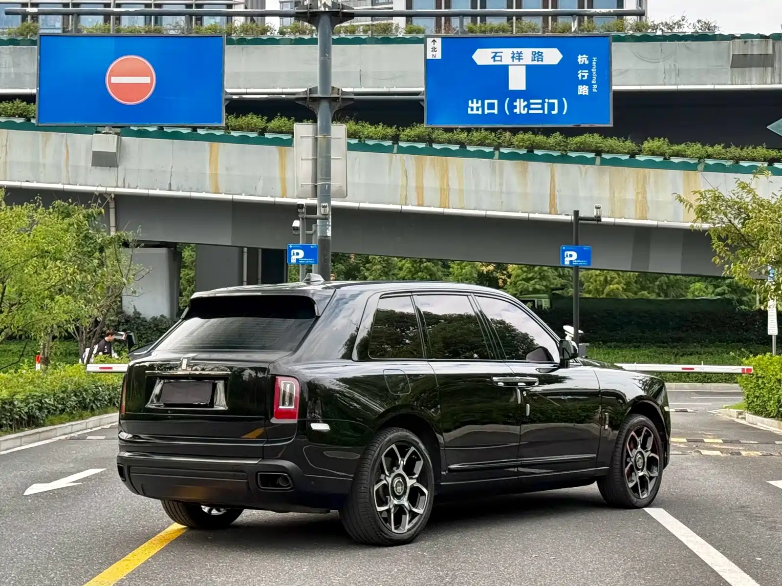 Фото 7 - Rolls-Royce Cullinan