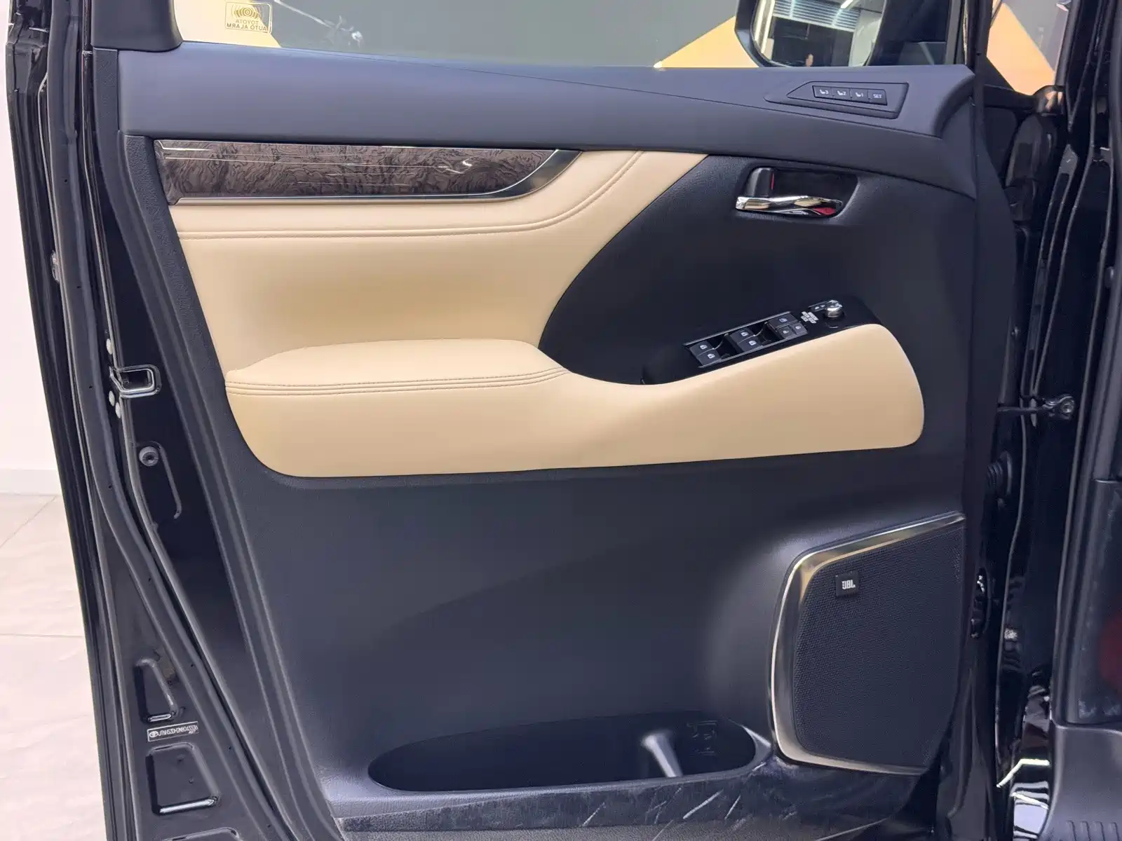 Фото 14 - Toyota Vellfire