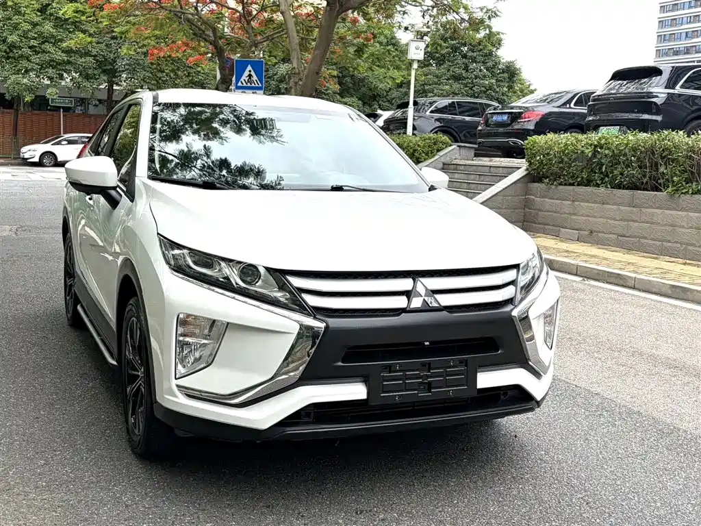 Mitsubishi Eclipse Cross 2018 1.5T CVT 2WD Fearless Edition фото 3