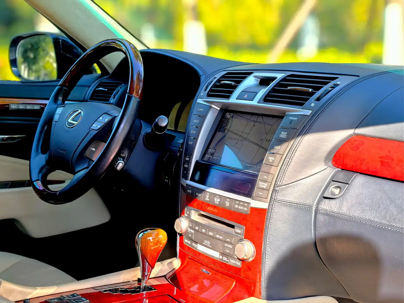 Lexus LS 2010 600hL фото 12