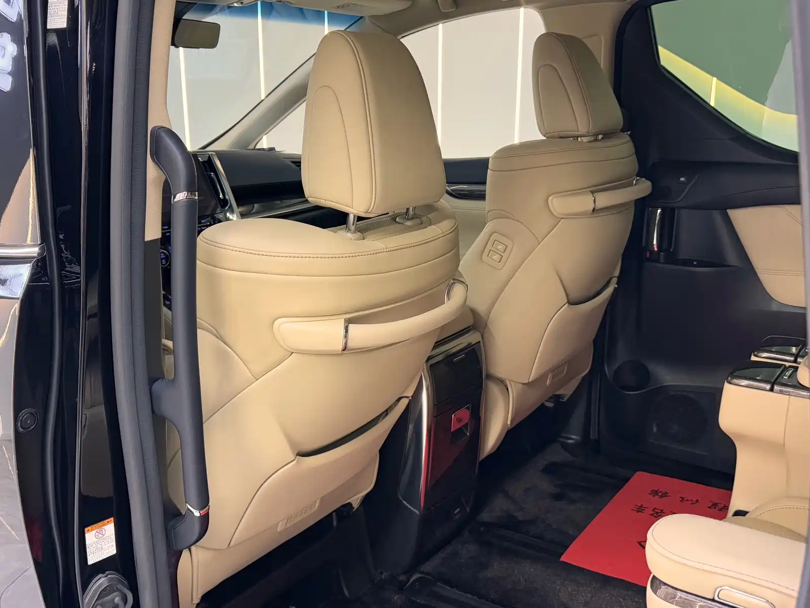 Фото 20 - Toyota Vellfire