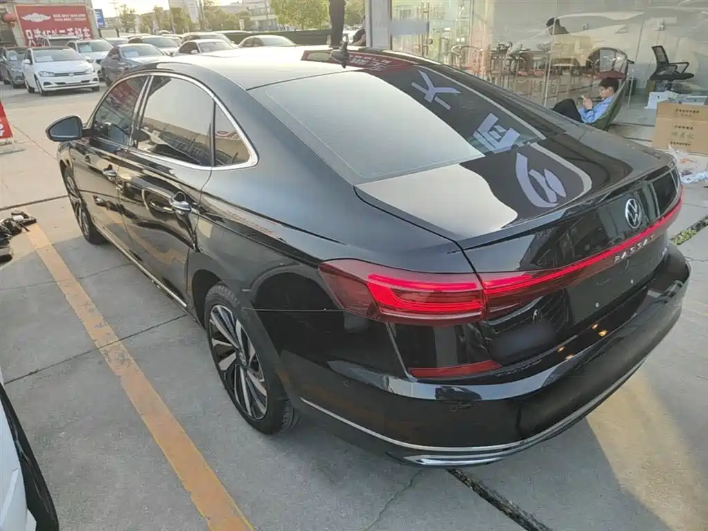 Volkswagen Passat 2022 330TSI Luxury Edition фото 5