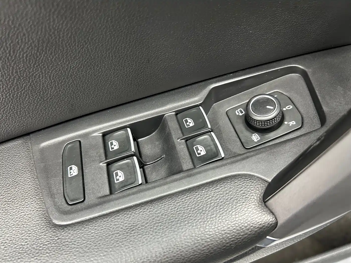 Volkswagen Tayron 2022 280TSI 2WD Luxury Smart Connect Edition фото 10