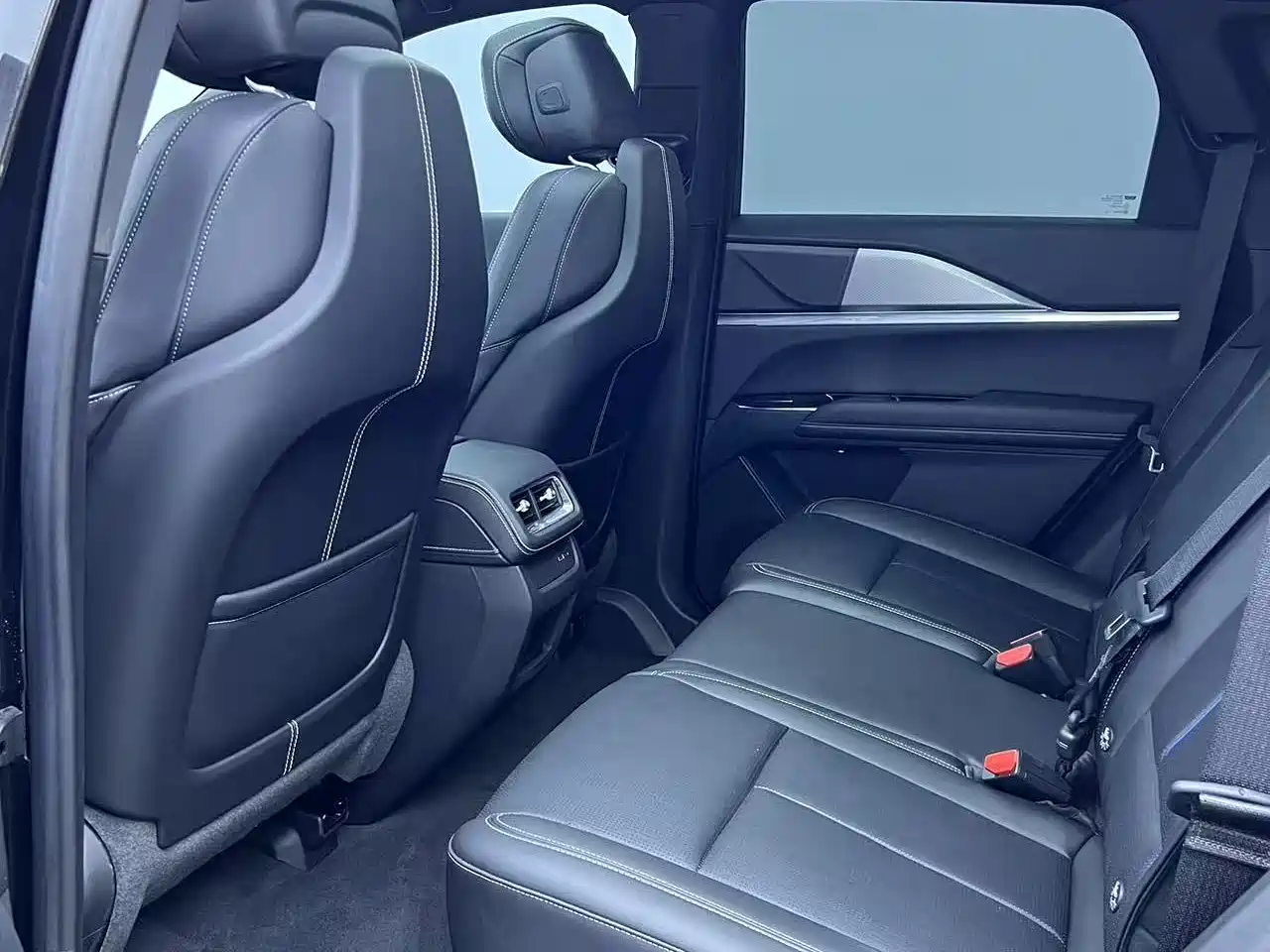 Cadillac XT5 2025 2.0T Luxury фото 8