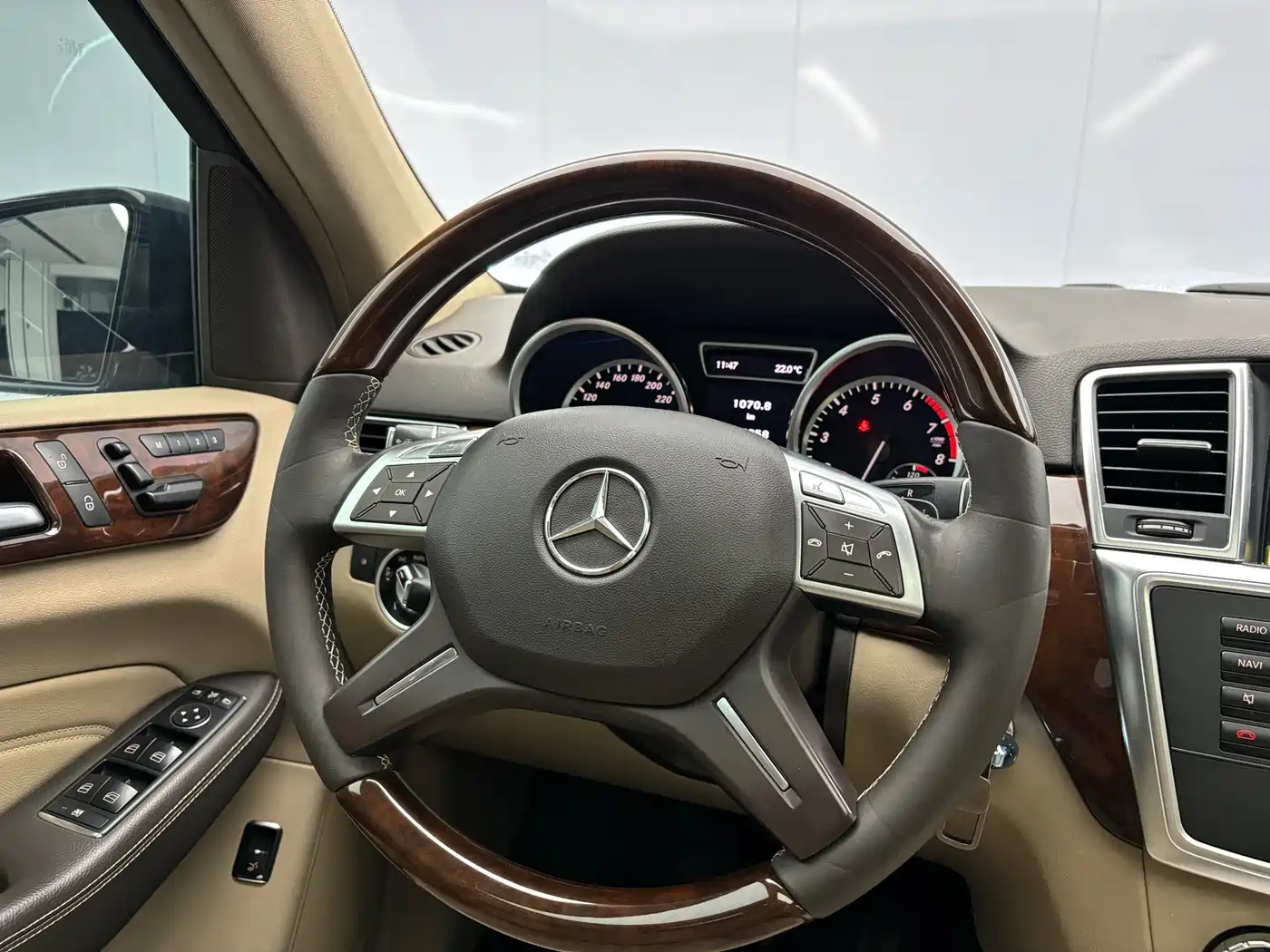 Mercedes-Benz M-Class 2012 Model ML 350 Luxury фото 11
