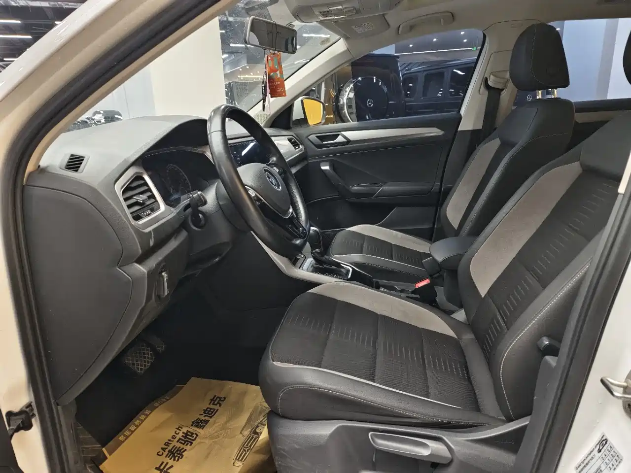 VOLKSWAGEN T-ROC EXPLORING SONGS