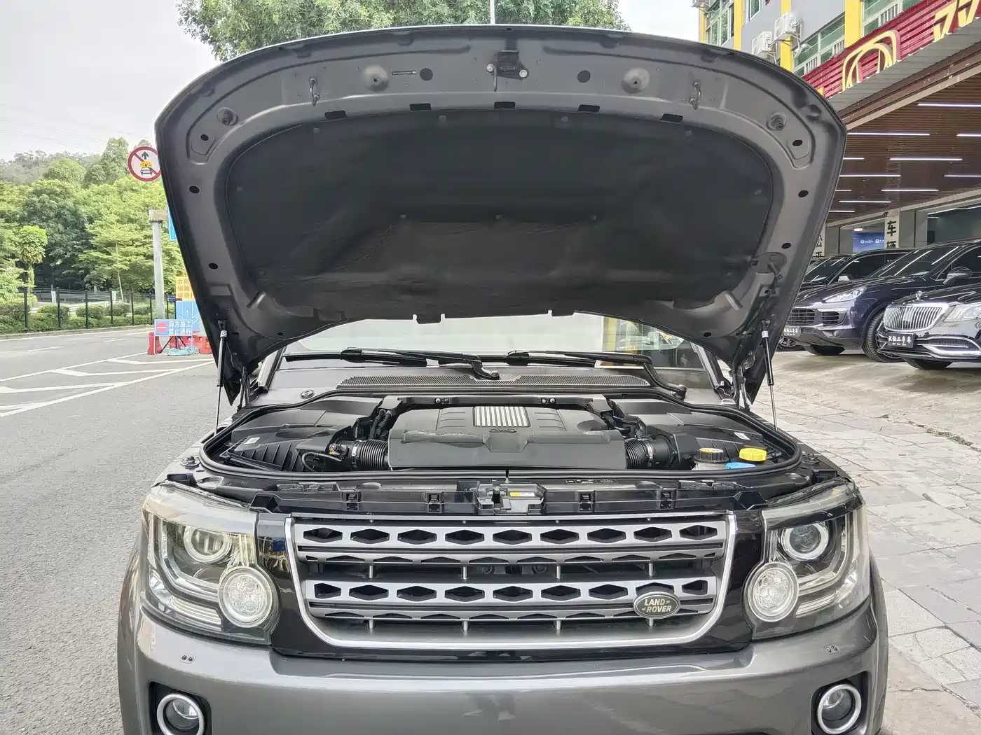 Land Rover Discovery 2015 3.0 SC V6 SE фото 16