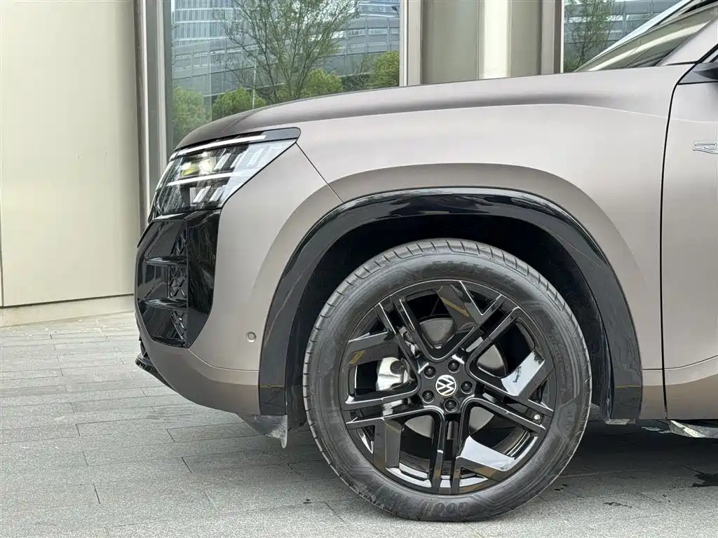 Volkswagen Teramont 2025 Teramont Pro 450TSI 4WD Summit Edition фото 8