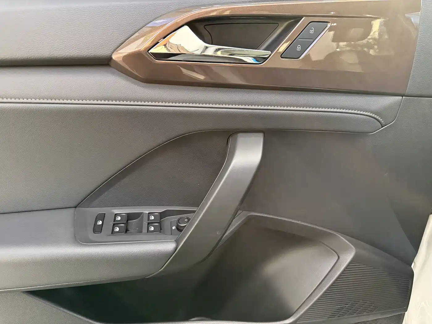 Volkswagen Tharu 2022 280TSI FWD Luxury Edition фото 8