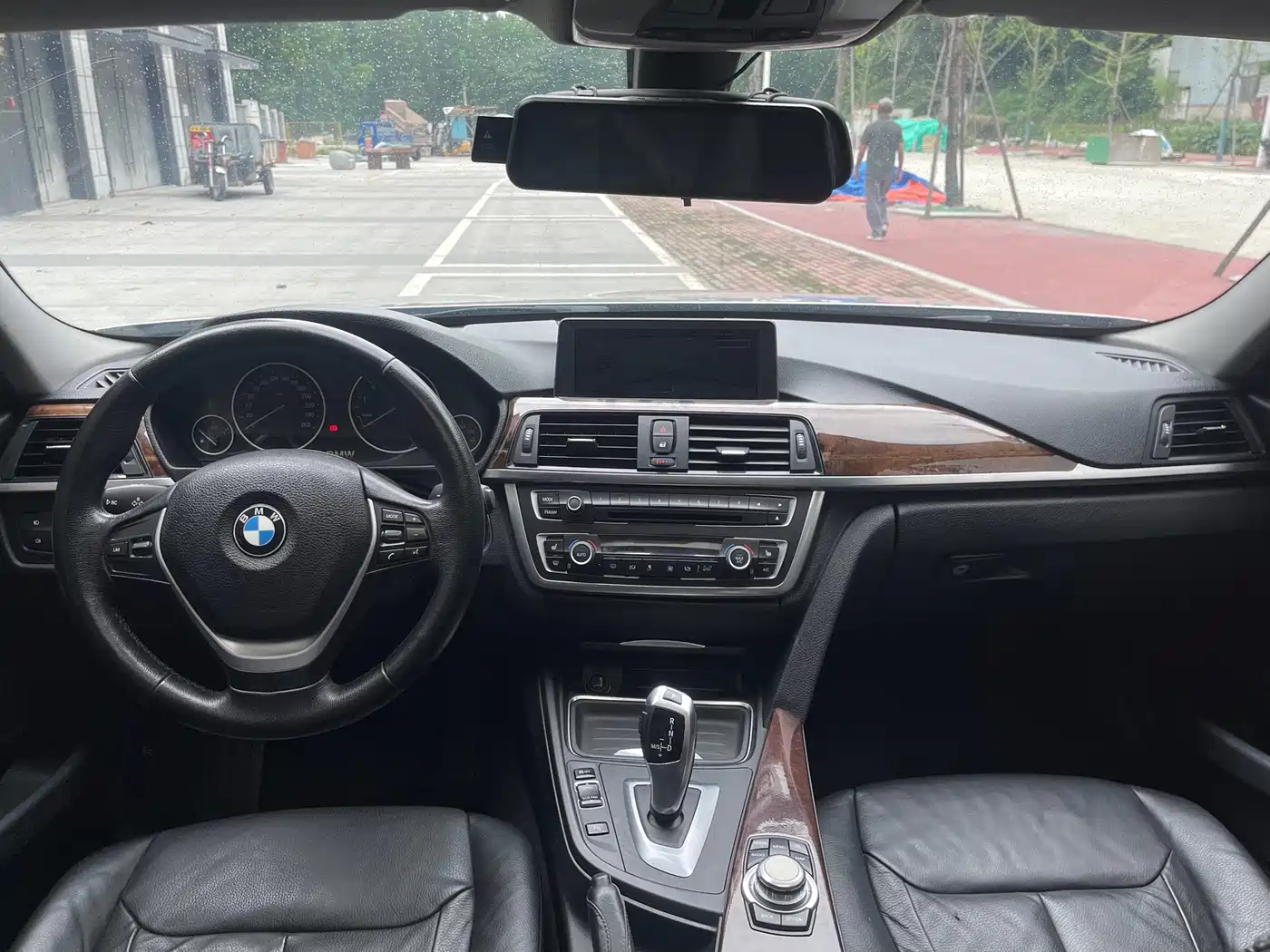 Photo 9 - BMW 3 Series