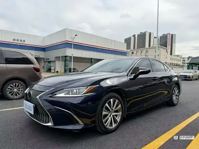 Lexus ES 2019