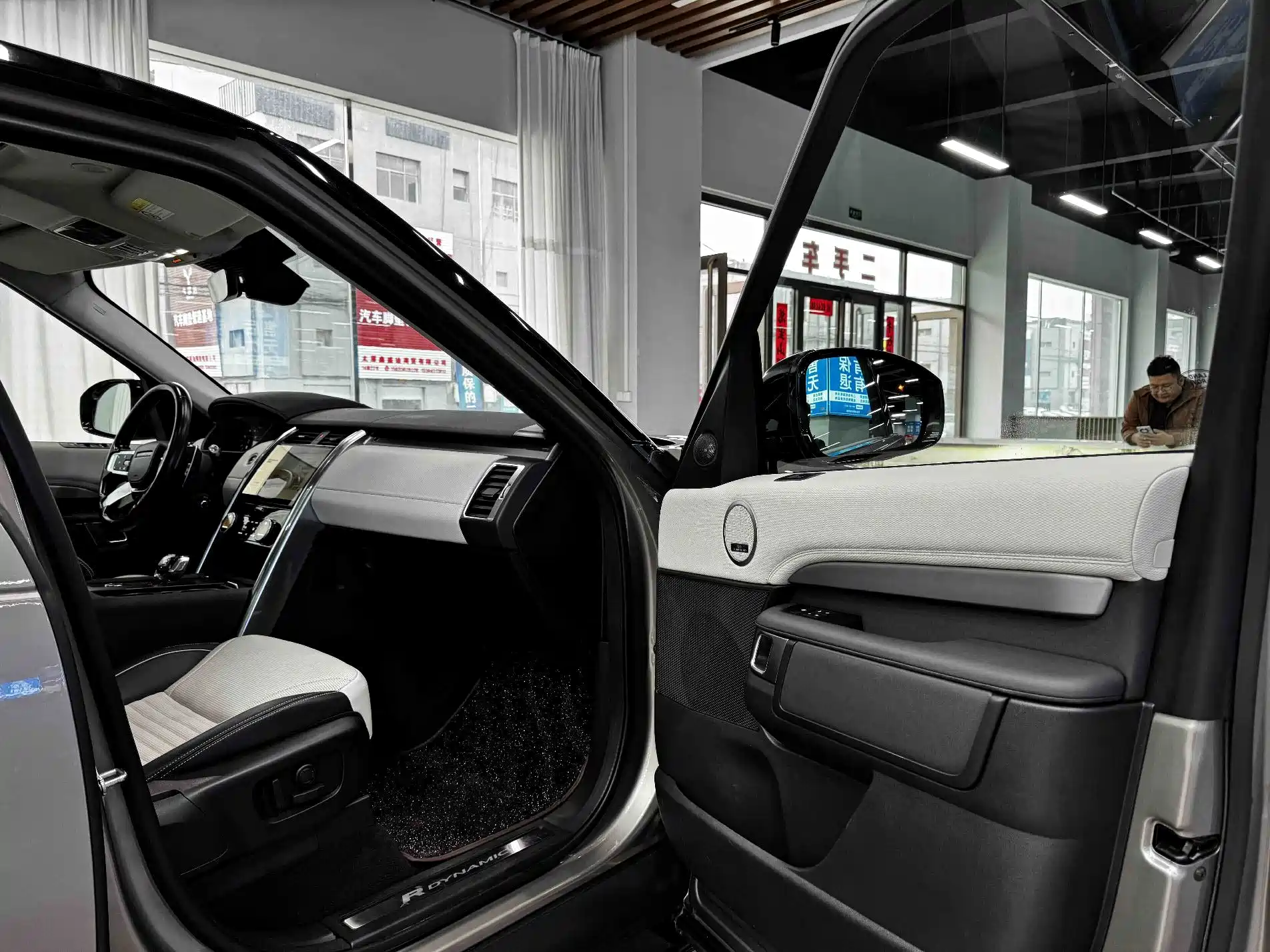 Photo 9 - Land Rover Discovery