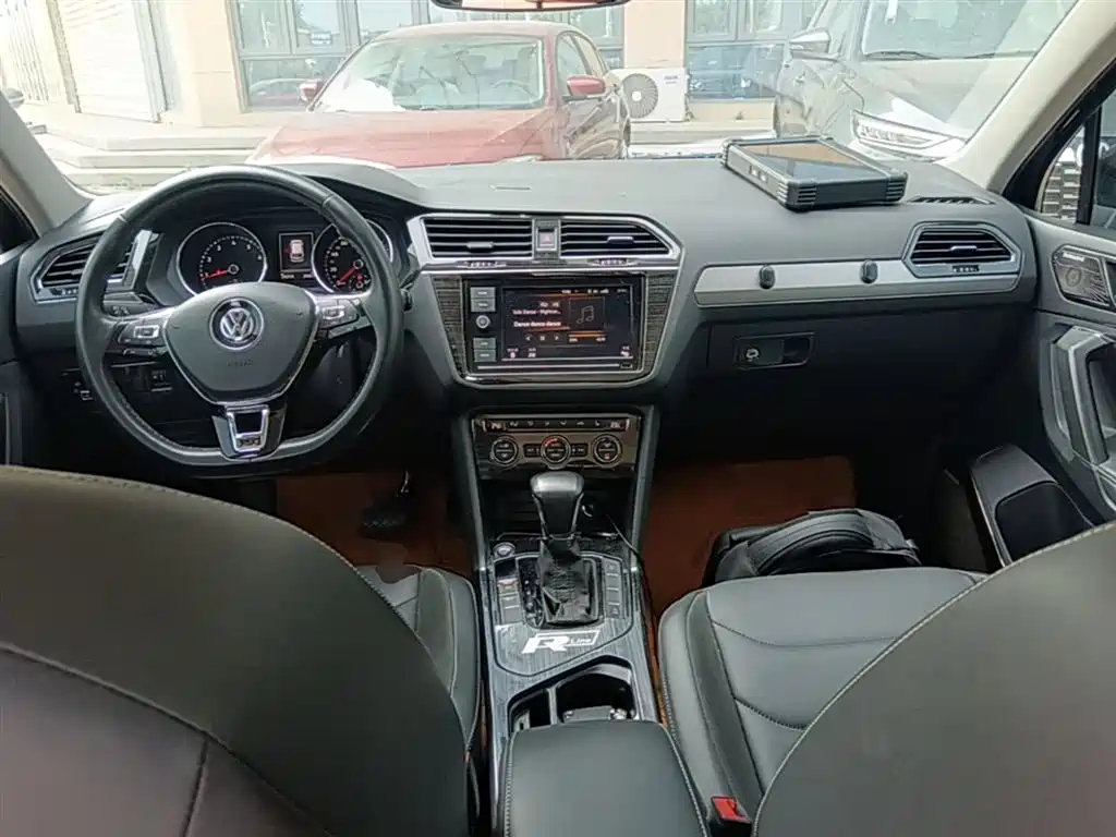 Volkswagen Tiguan L 2018 Facelift 330TSI Automatic 2WD Luxury Edition фото 10