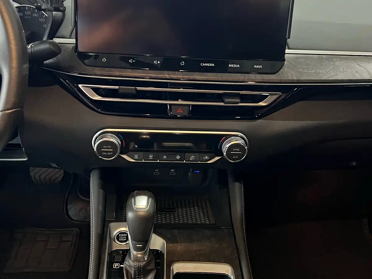 NISSAN TEANA