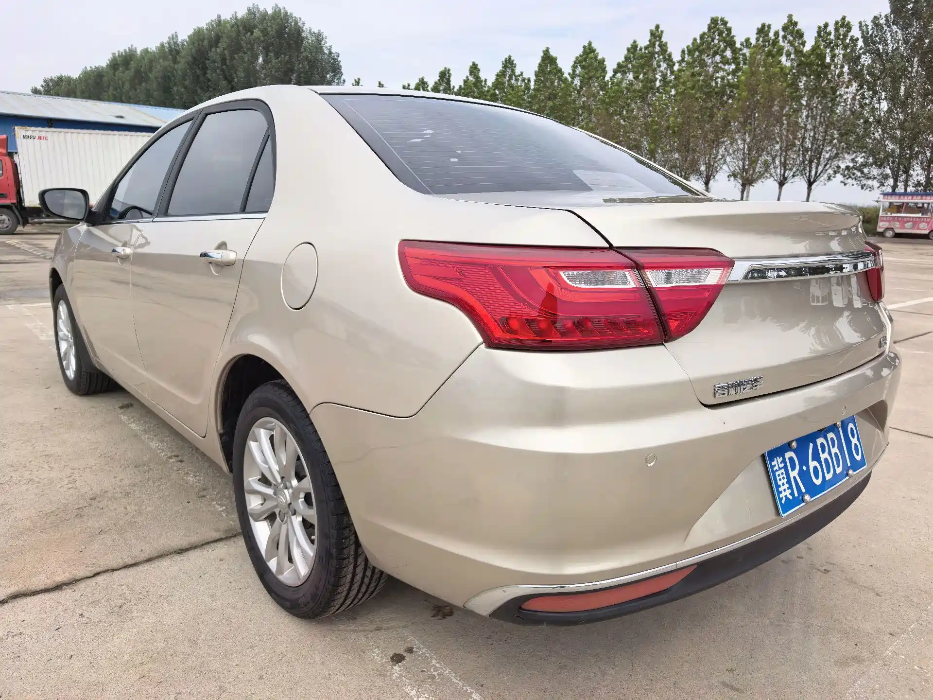 Фото 6 - Geely Vision