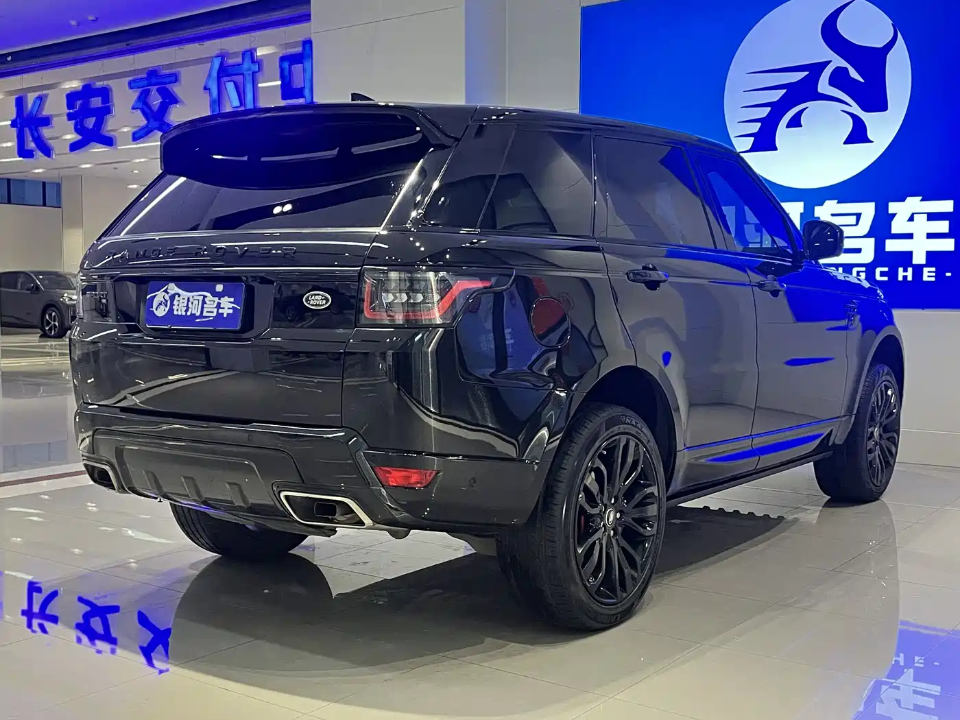 Land Rover Range Rover Sport 2021 3.0 L6 Gloss Black Edition фото 15
