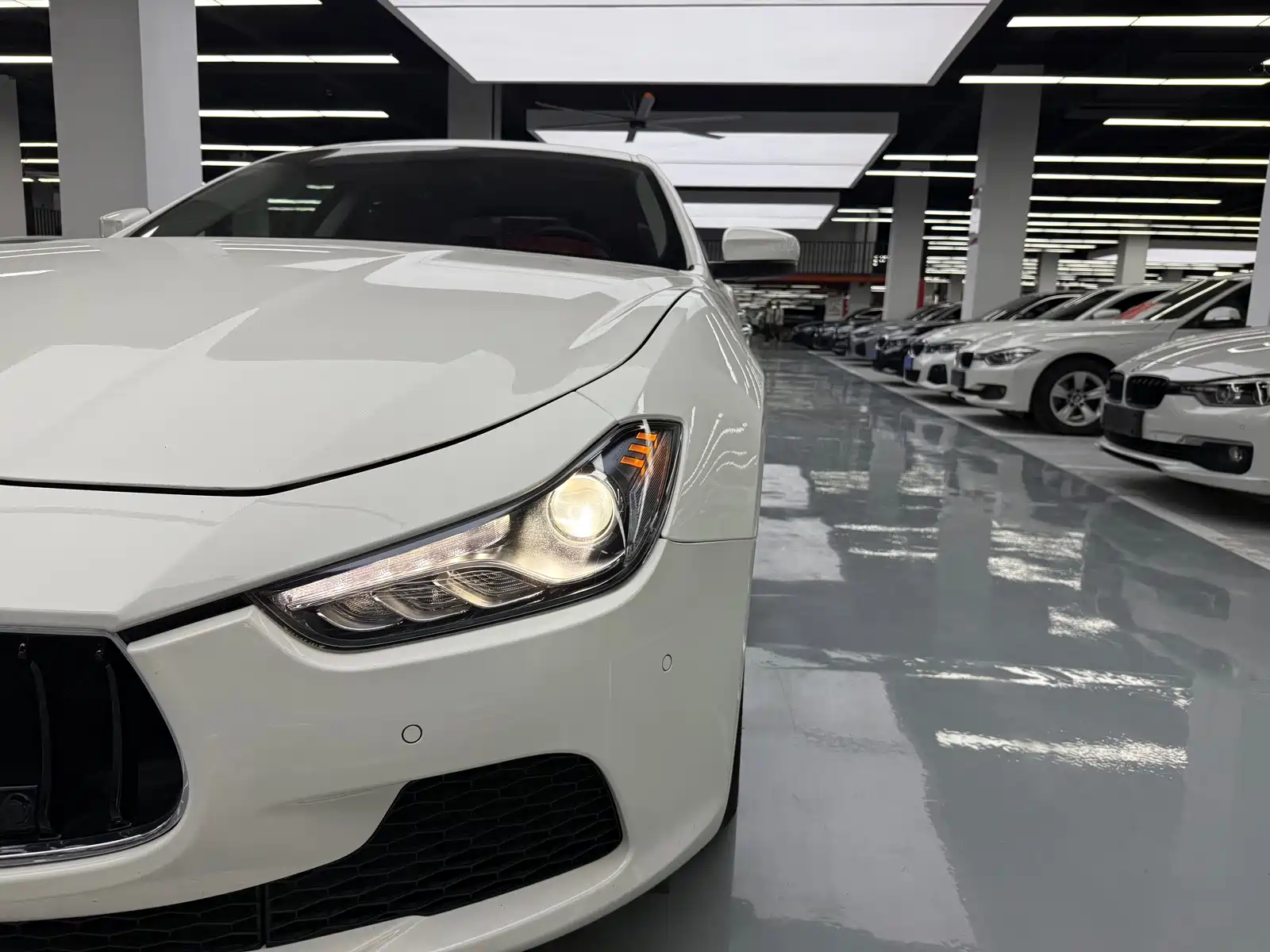 Photo 26 - Maserati Ghibli