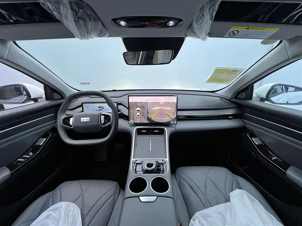 Geely Galaxy Galaxy L6 2025 EM-i 140km Explorer+ Edition фото 12