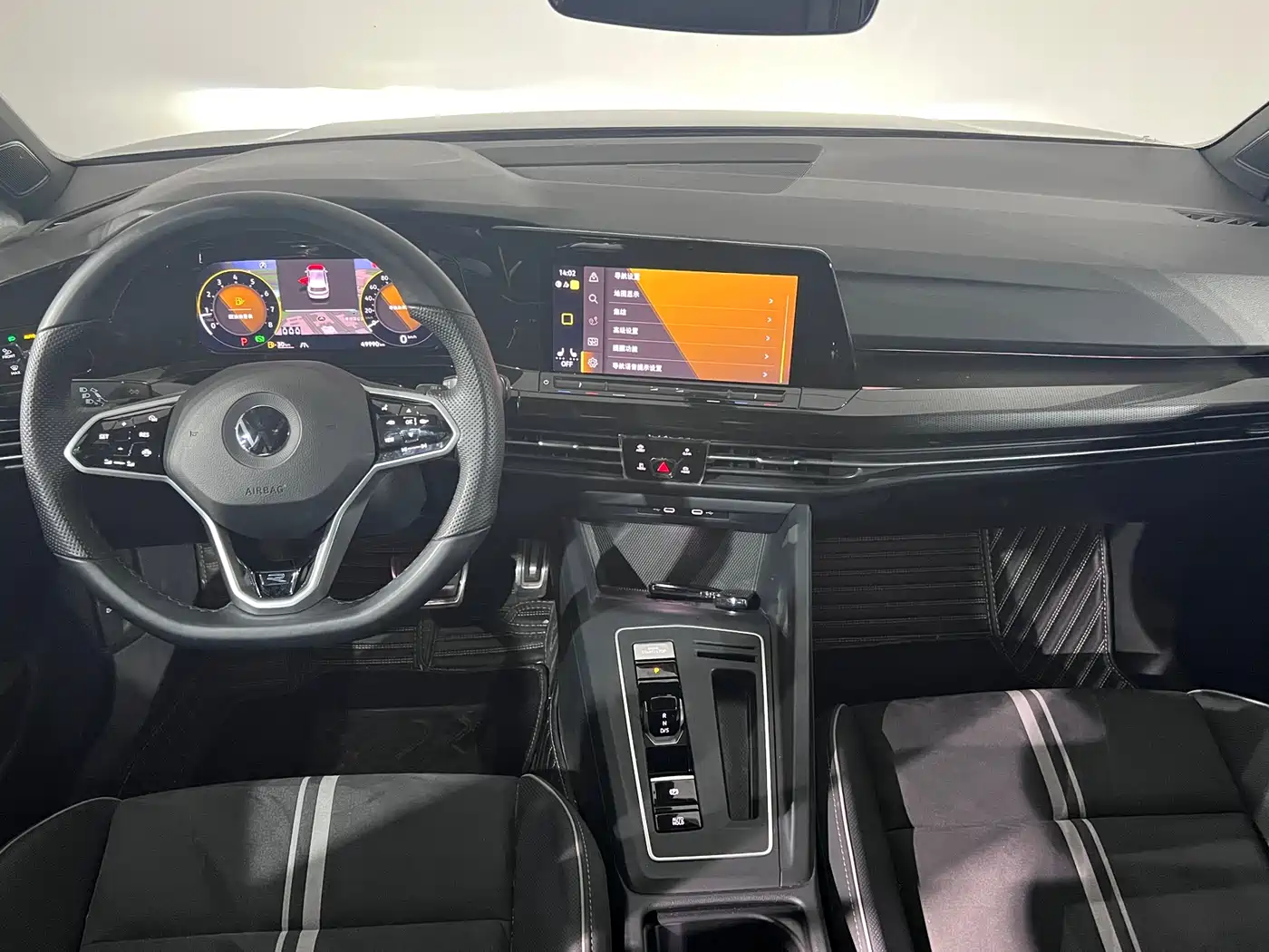 Volkswagen Golf 2023 280TSI DSG R-Line Lite фото 7