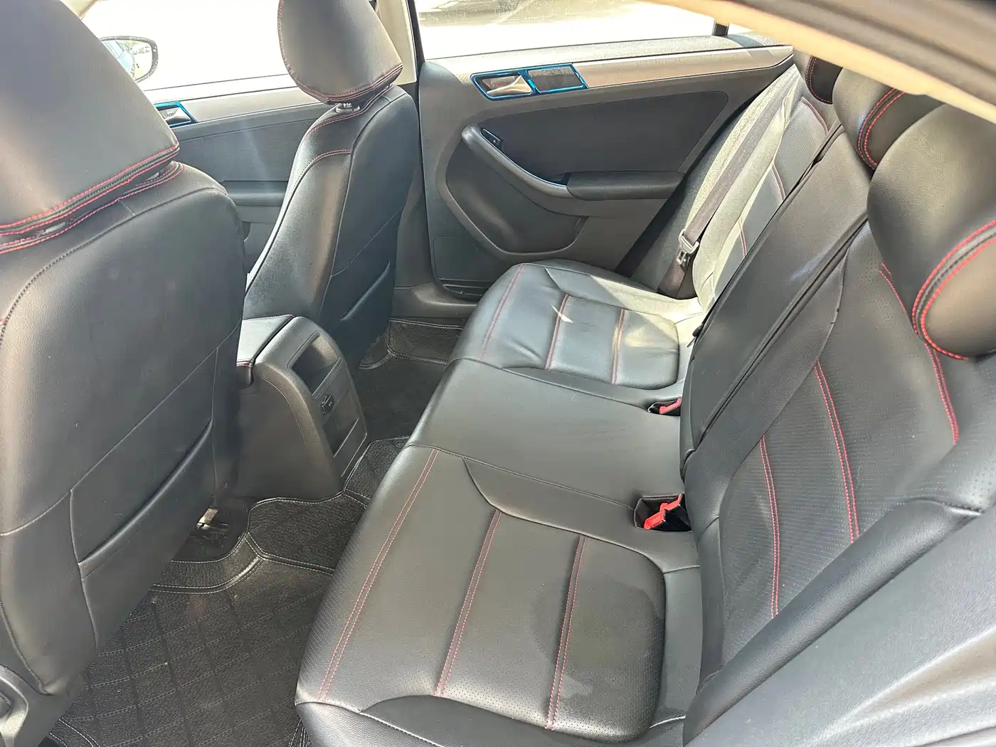 Volkswagen Sagitar 2014 1.6L Automatic Fashion фото 7