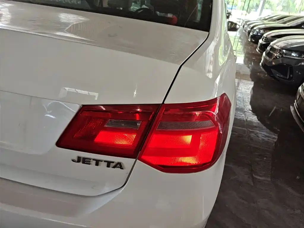 Volkswagen Jetta 2015 1.6L Auto Comfort фото 8