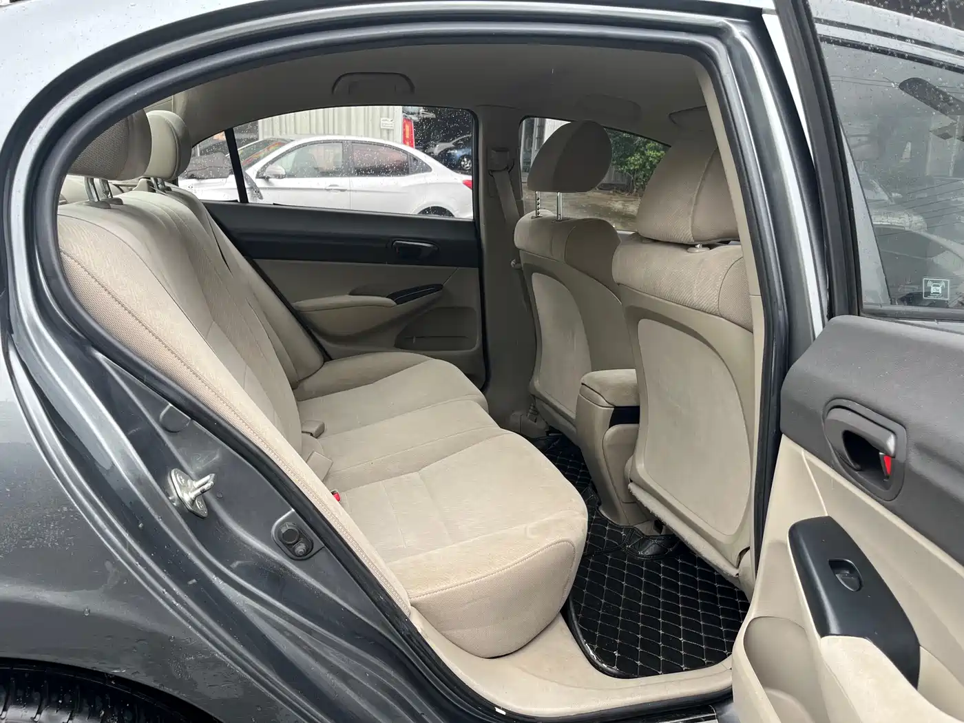 CIIMO CIIMO 2014 2012 1.8L Automatic