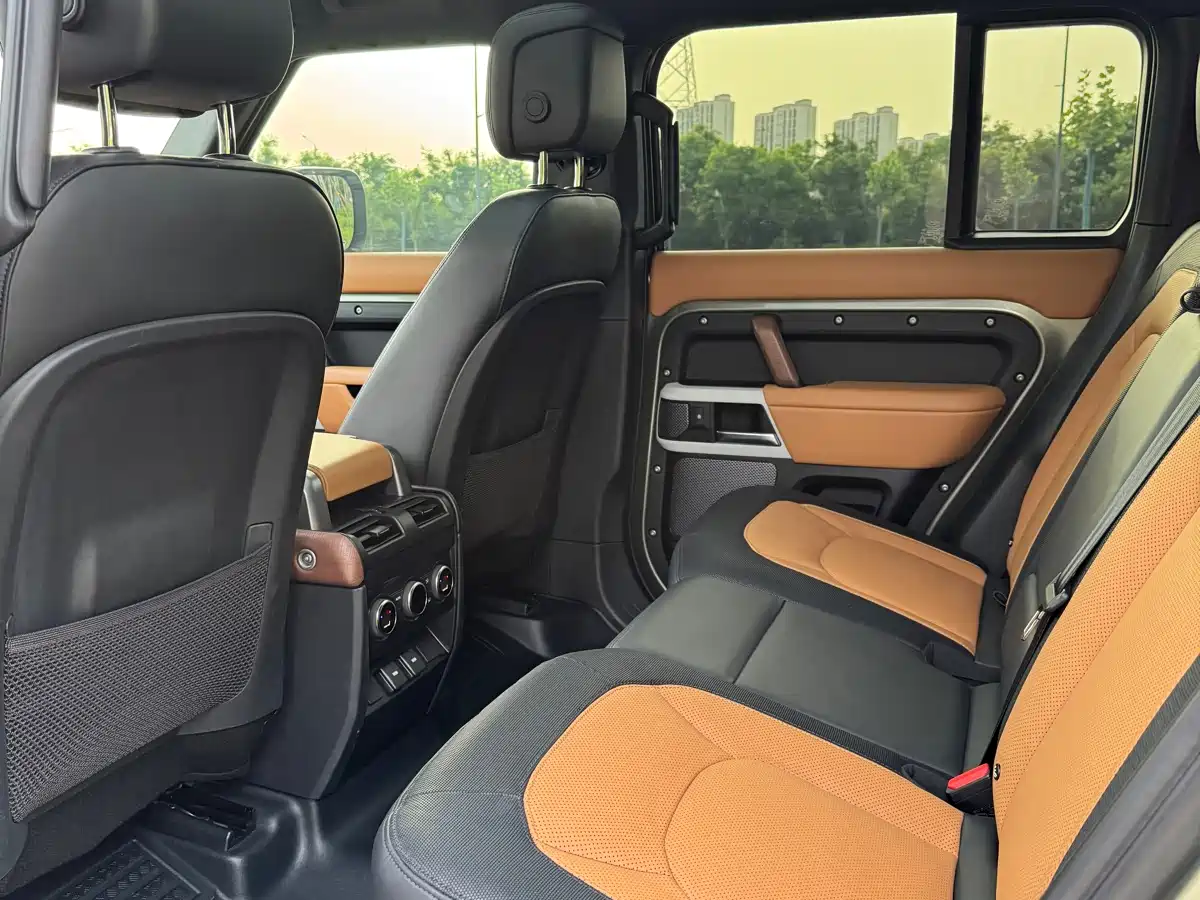 Land Rover Defender 2023 Facelift 110 3.0T P400 X-DYNAMIC HSE фото 9
