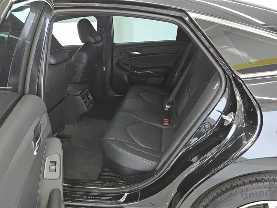 Toyota Avalon 2023 Hybrid 2.5L Luxury Edition фото 11