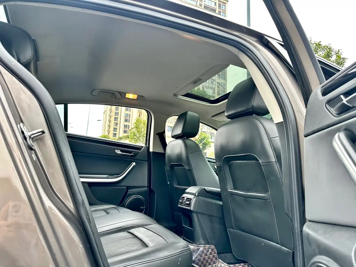 Qoros 3 2015 2014 Model Sedan 1.6T Automatic Premium