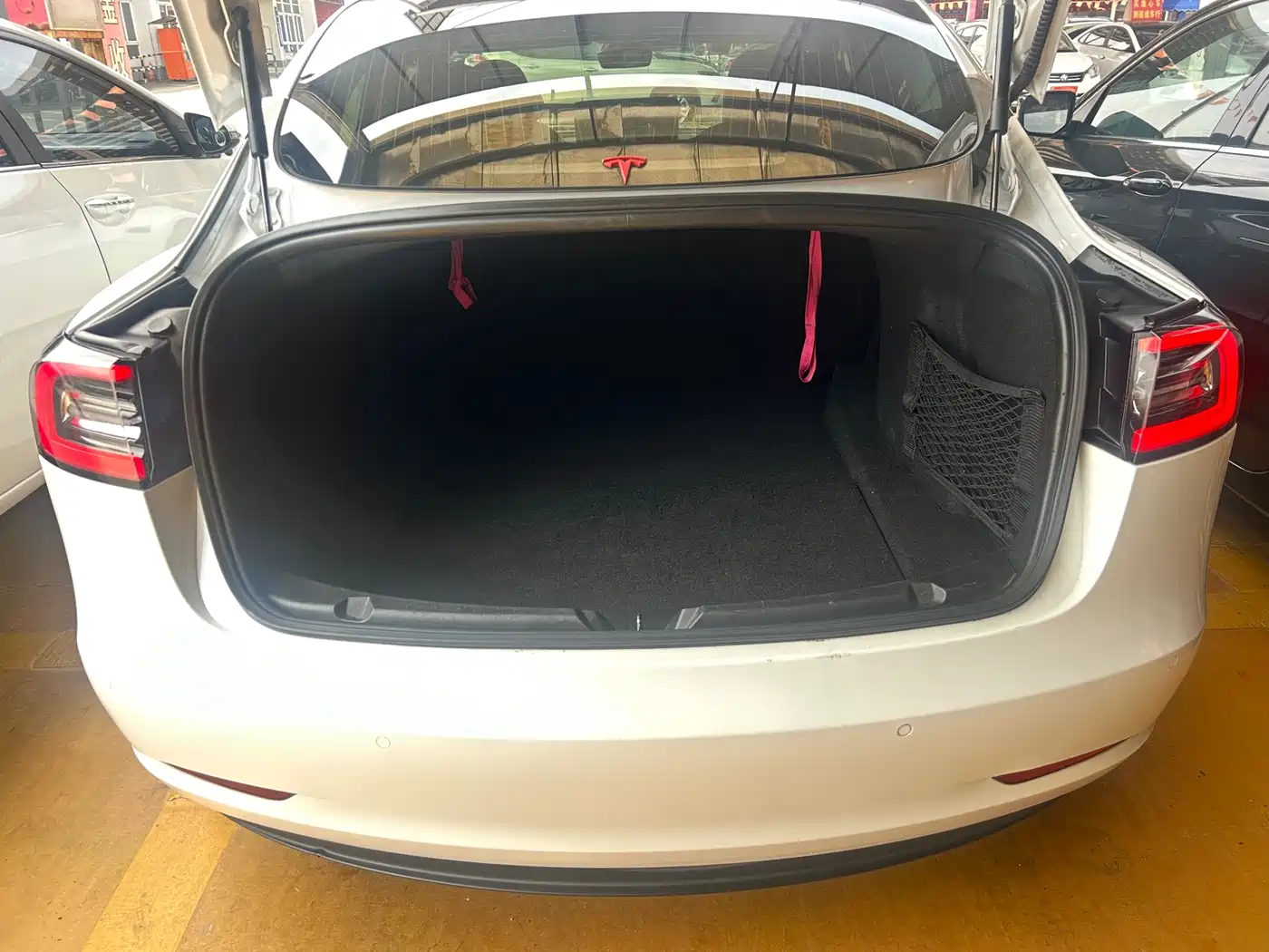 TESLA MODEL 3