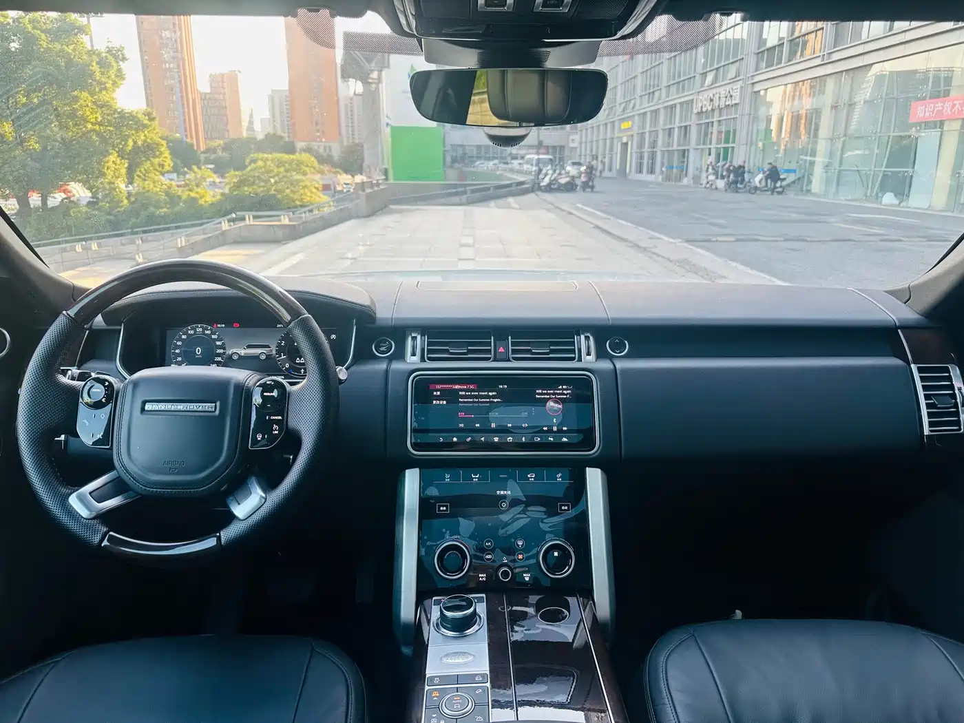 Land Rover Range Rover 2023 2022 3.0 L6 360PS Golden Age Edition