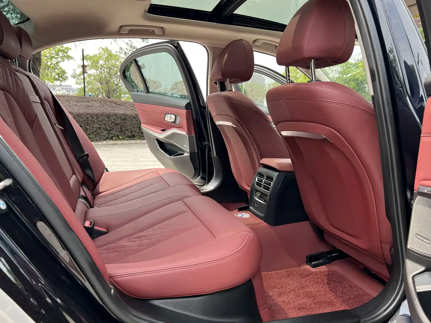 BMW 3 Series 2023 325Li M Sport Black Night Package фото 12
