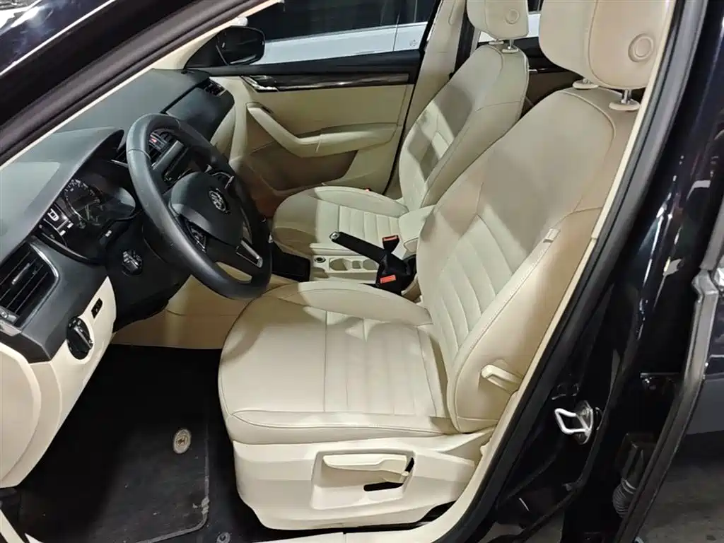 Škoda Octavia 2017 1.6L Automatic Smart Edition фото 15